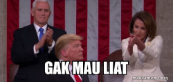 Nancy Pelosi Clapping