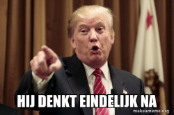 Donald Trump zit op toilet 
